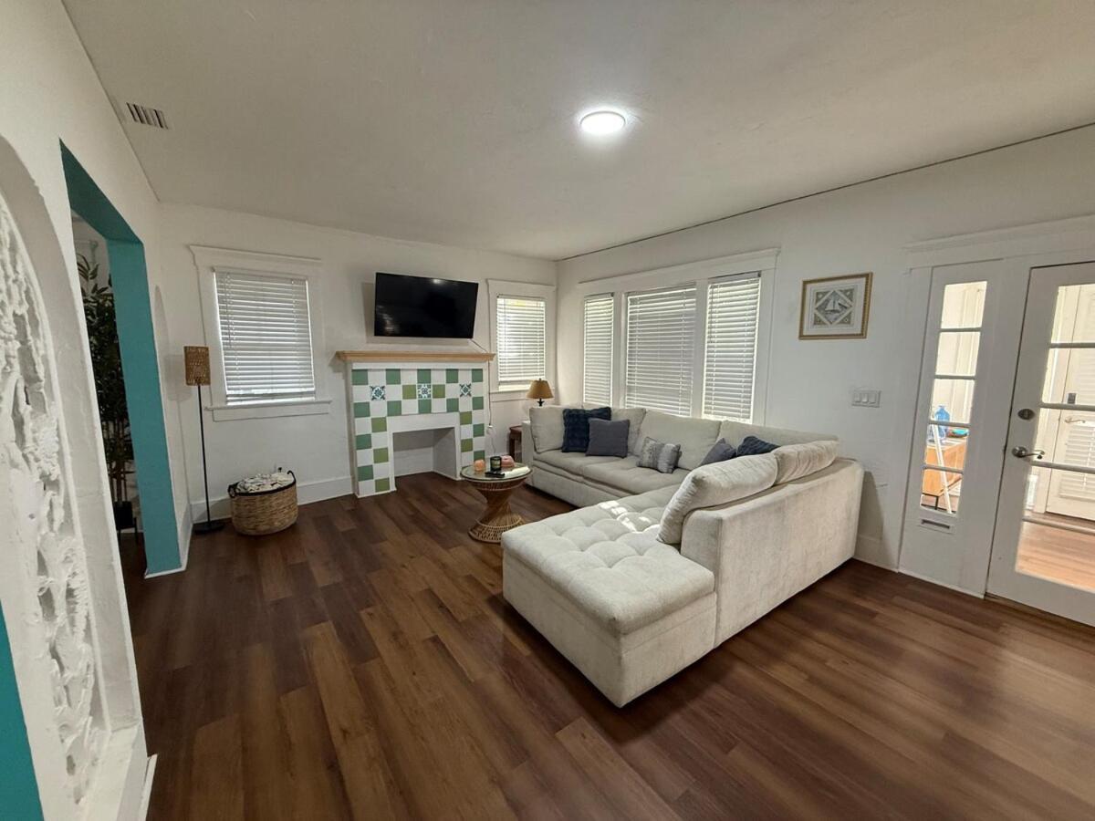 Villa Bayhome Edgewater